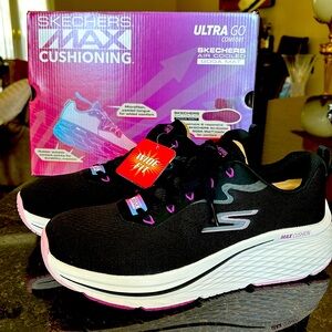 Athletic shoes/Skechers